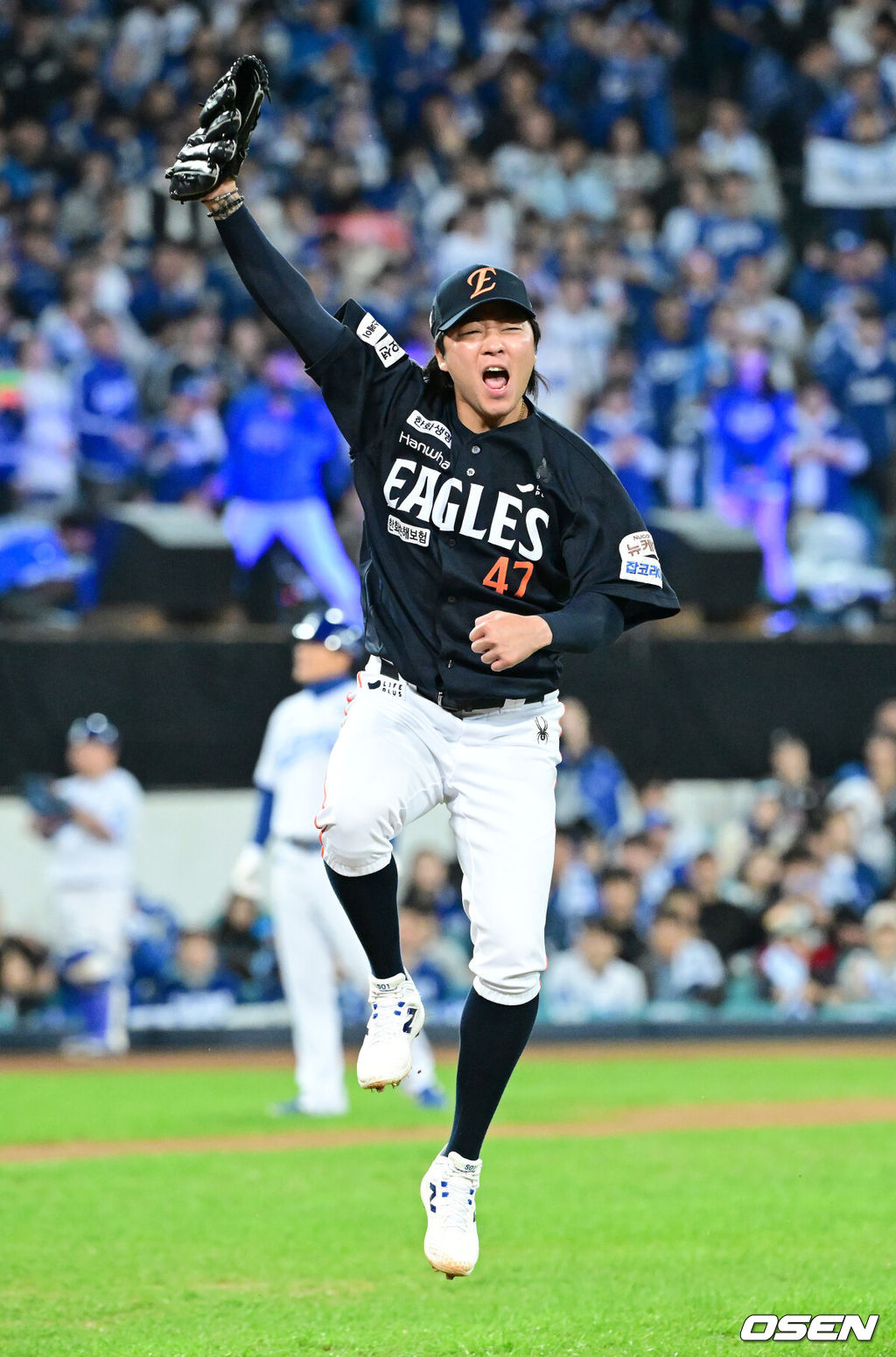 4회말 2사 2루 상황 삼성 박병호를 삼진으로 이끌며 실점없이 이닝을 막아낸 한화 투수 김범수가 환호하고 있다. 2025.10.22 / dreamer@osen.co.kr