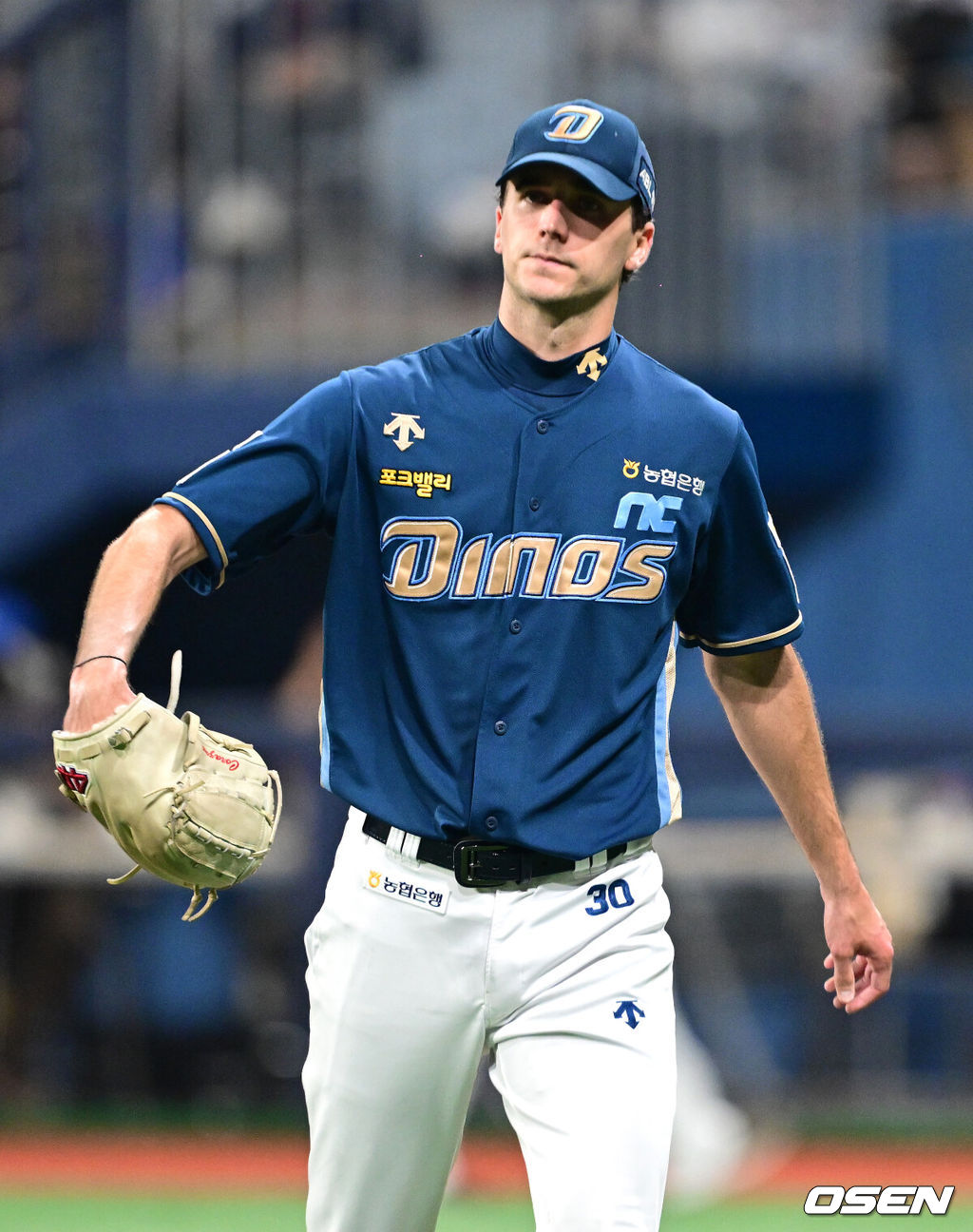 22일 오후 서울 고척스카이돔에서 ‘2024 신한 SOL BANK KBO리그’ 키움 히어로즈와 NC 다이노스의 경기가 열렸다.이날 키움은 후라도, NC는 하트가 선발로 나섰다.6회말 2사 3루에서 NC 하트가 키움 최주환을 삼진 처리하고 있다. 2024.05.22 / jpnews@osen.co.kr