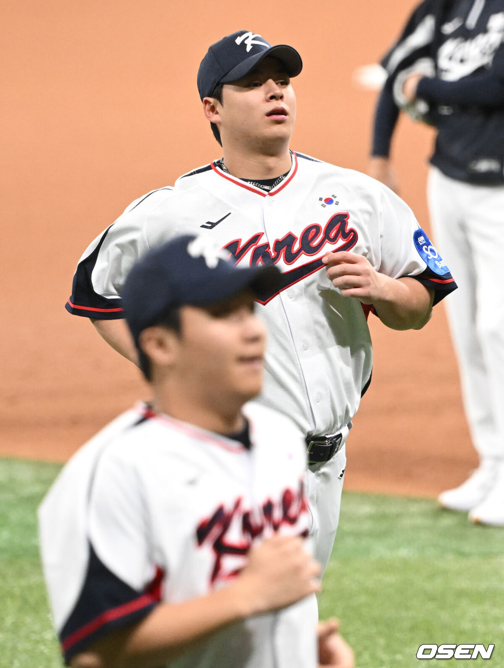 류지현 감독이 이끄는 야구 대표팀이 4일 고척스카이돔에서 훈련을 진행했다.대표팀은 오는 8일과 9일 고척스카이돔에서 열리는 2025 K-베이스볼 시리즈 체코 대표팀과의 2경기를 시작으로 15일과 16일 양일에 걸쳐 도쿄돔에서 일본 대표팀과 2경기를 치른다.  야구대표팀 노시환이 훈련을 하고 있다. 2025.11.04 /cej@osen.co.kr