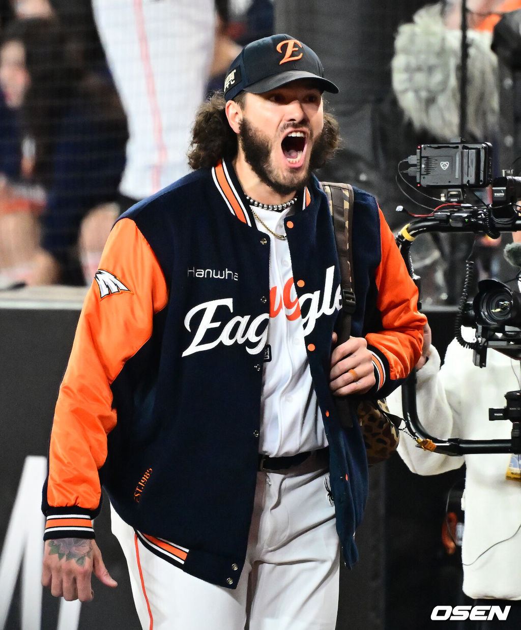 29일 대전시 중구 부사동 대전한화생명볼파크에서 2025 신한 SOL Bank KBO리그 포스트시즌 한국시리즈 3차전 한화 이글스와 LG 트윈스의 경기가 진행됐다.이날 경기에 한화는 폰세를, LG는 손주영을 선발투수로 내세웠다. 경기에 앞서 한화 폰세가 파이팅을 외치고 있다. 2025.10.29 /jpnews@osen.co.kr