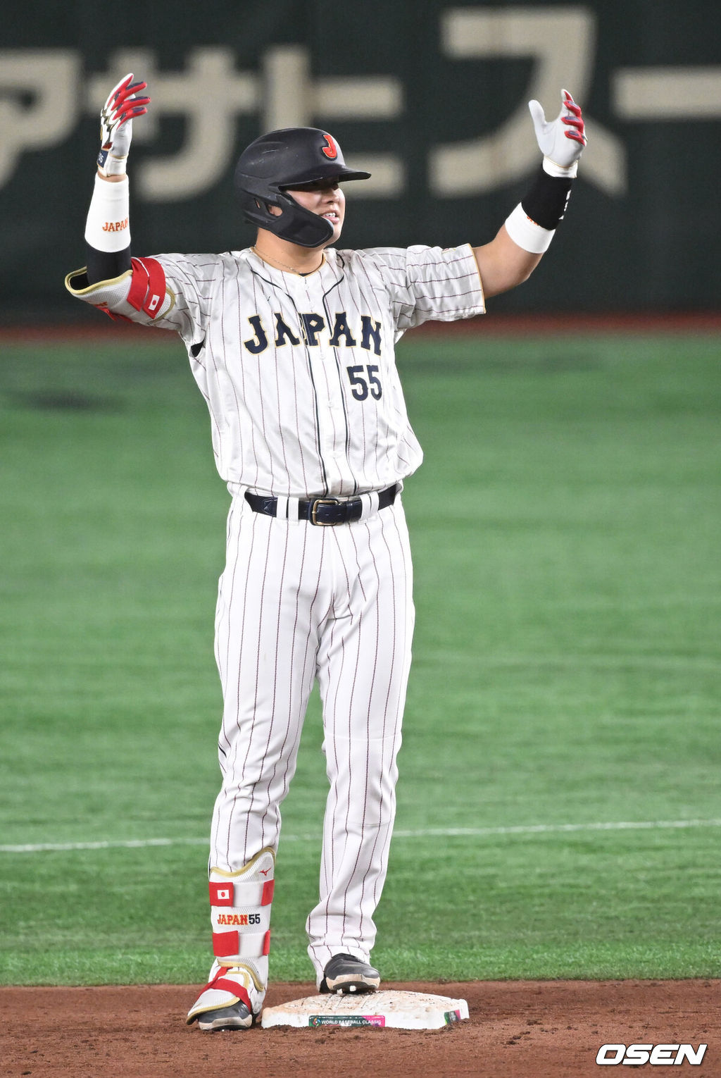 16일 도쿄 도쿄돔에서 2023 WBC(월드베이스볼클래식) 8강전 일본과 이탈리아의 경기가 벌어졌다.5회말 무사 1,2루 무라카미가 2루타를 치고 환호하고 있다.2023.03.16/spjj@osen.co.kr