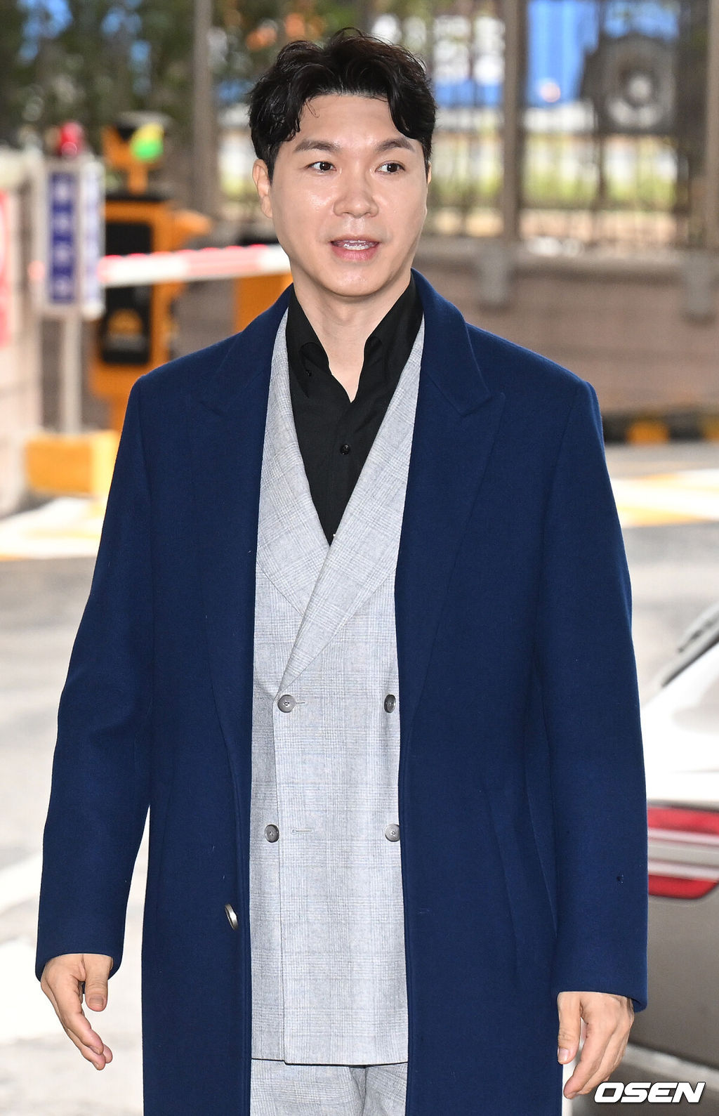 15일 오후 개그맨 박수홍이 친형 부부의 횡령 혐의 재판 증인으로 서울 마포구 서울 서부지방법원으로 출석했다. 개그맨 박수홍이 법원으로 들어서고 있다. 2023.03.15 /ksl0919@osen.co.kr