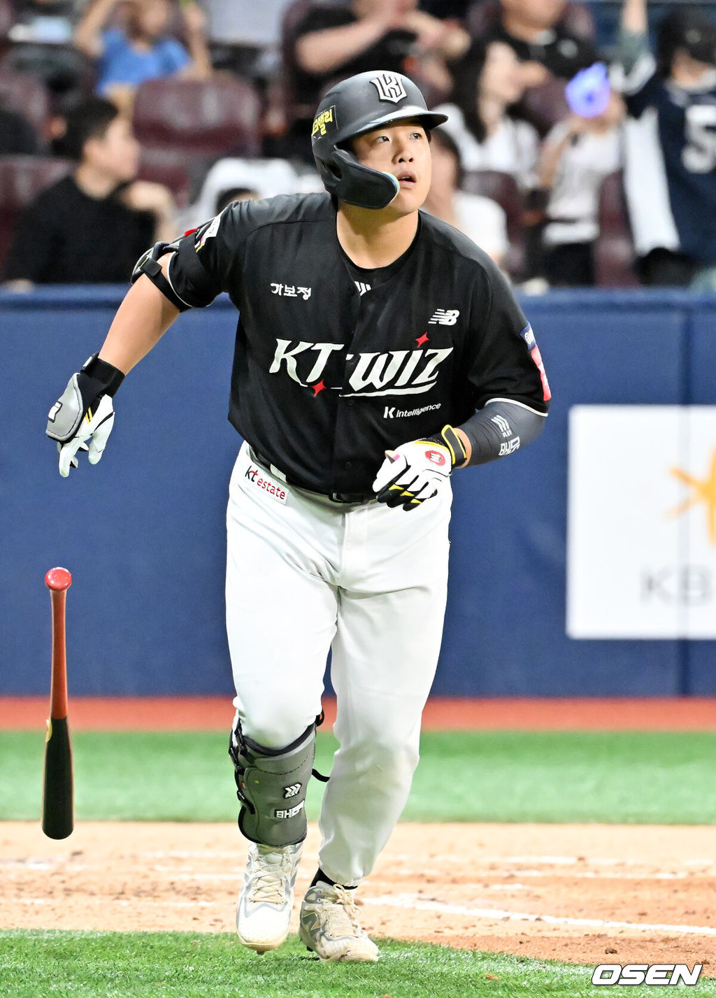 16일 오후 서울 고척스카이돔에서 ‘2025 신한 SOL Bank KBO리그’ 키움 히어로즈와 KT 위즈의 경기가 열렸다.키움은 하영민, KT는 헤이수스를 선발로 내세웠다.4회초 1사 주자 1루 KT 강백호가 우중월 투런 홈런을 때리고 있다. 2025.08.16 / rumi@osen.co.kr