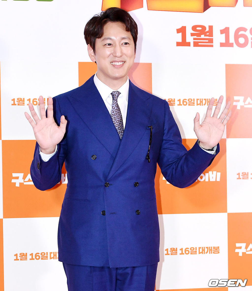 영화 '구스 베이비(Duck Duck Goose)' 레드카펫이 2일 오후 서울 광진구 자양동 롯데시네마 건대입구에서 열렸다.방송인 학석준이 포토타임을 갖고 있다. /pjmpp@osen.co.kr