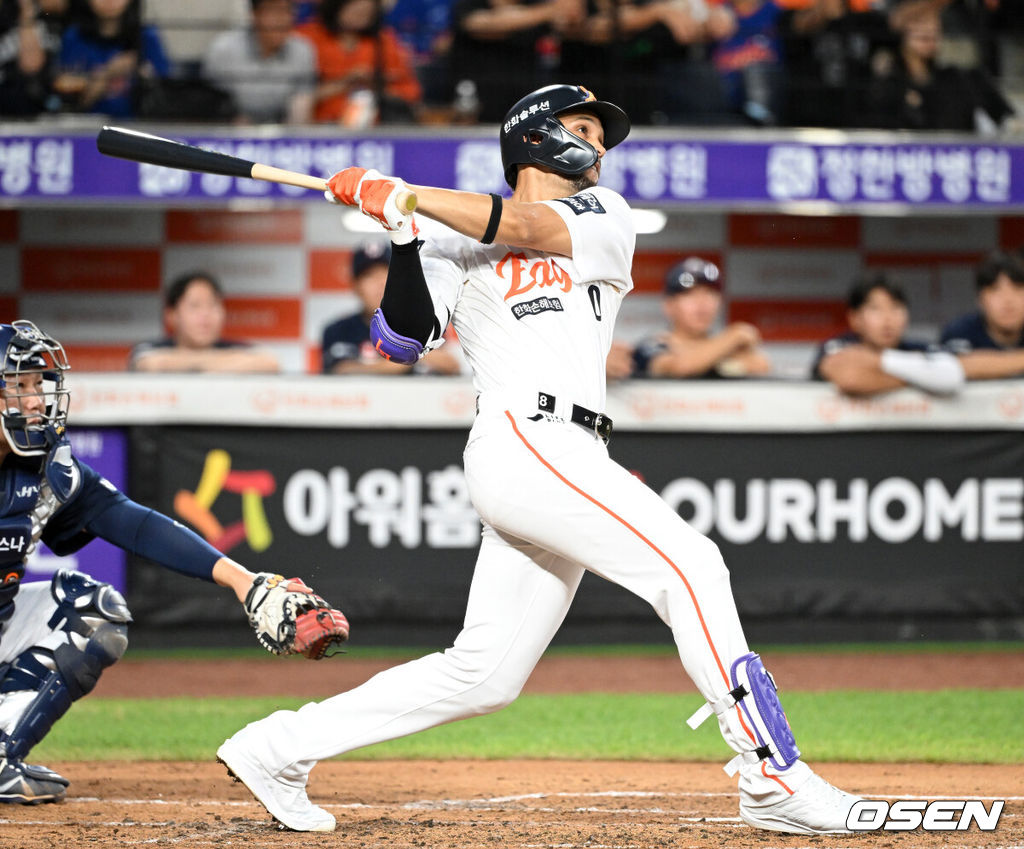 3회말 무사 2루에서 한화 리베라토가 우월 투런 홈런을 치고 있다.  2025.08.19 /sunday@osen.co.kr