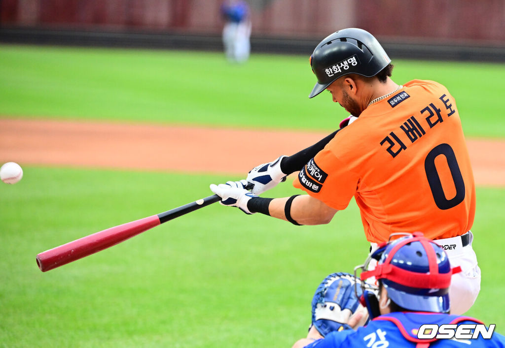 1회말 1사에서 한화 리베라토가 선제 좌월 솔로포를 날리고 있다. 2025.10.19 /jpnews@osen.co.kr