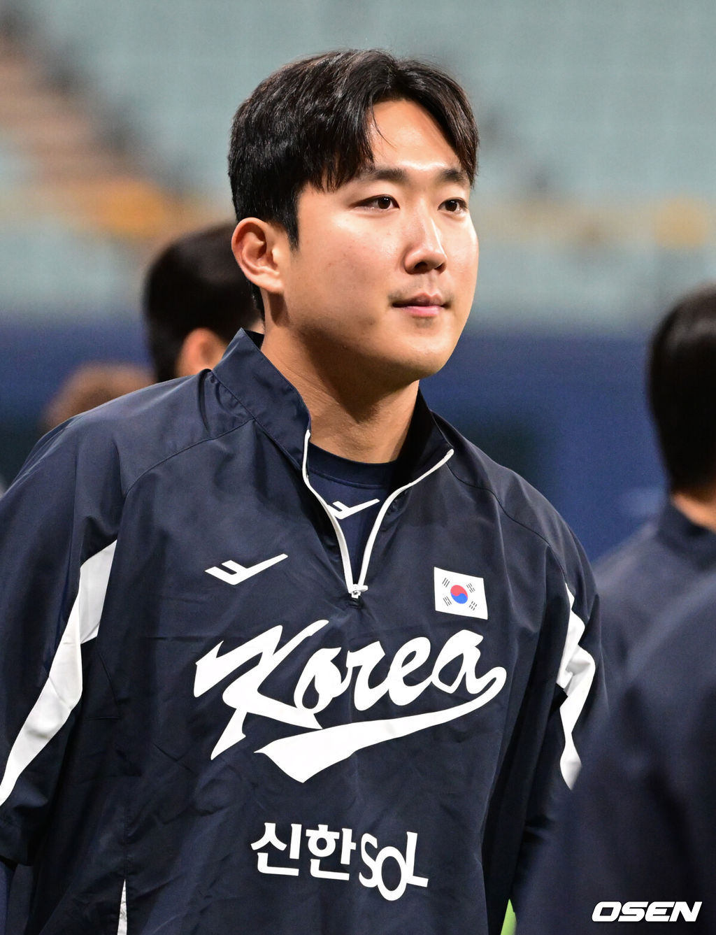 류지현 감독이 이끄는 야구 대표팀이 7일 고척스카이돔에서 훈련을 진행했다.대표팀은 오는 8일과 9일 고척스카이돔에서 열리는 2025 K-베이스볼 시리즈 체코 대표팀과의 2경기를 시작으로 15일과 16일 양일에 걸쳐 도쿄돔에서 일본 대표팀과 2경기를 치른다. 야구 대표팀 손주영이 훈련을 나서고 있다. 2025.11.07 /cej@osen.co.kr