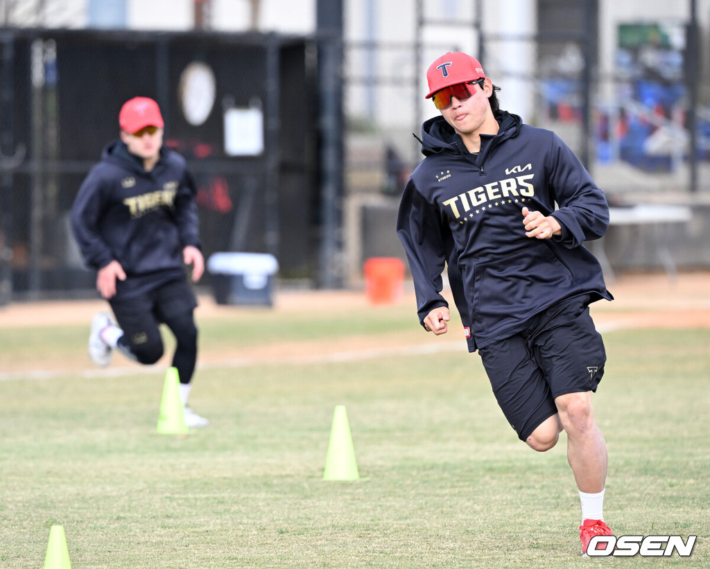 2025 KIA 어바인 스프링캠프에서 김도영이 러닝을 펼치고 있다. /OSEN DB