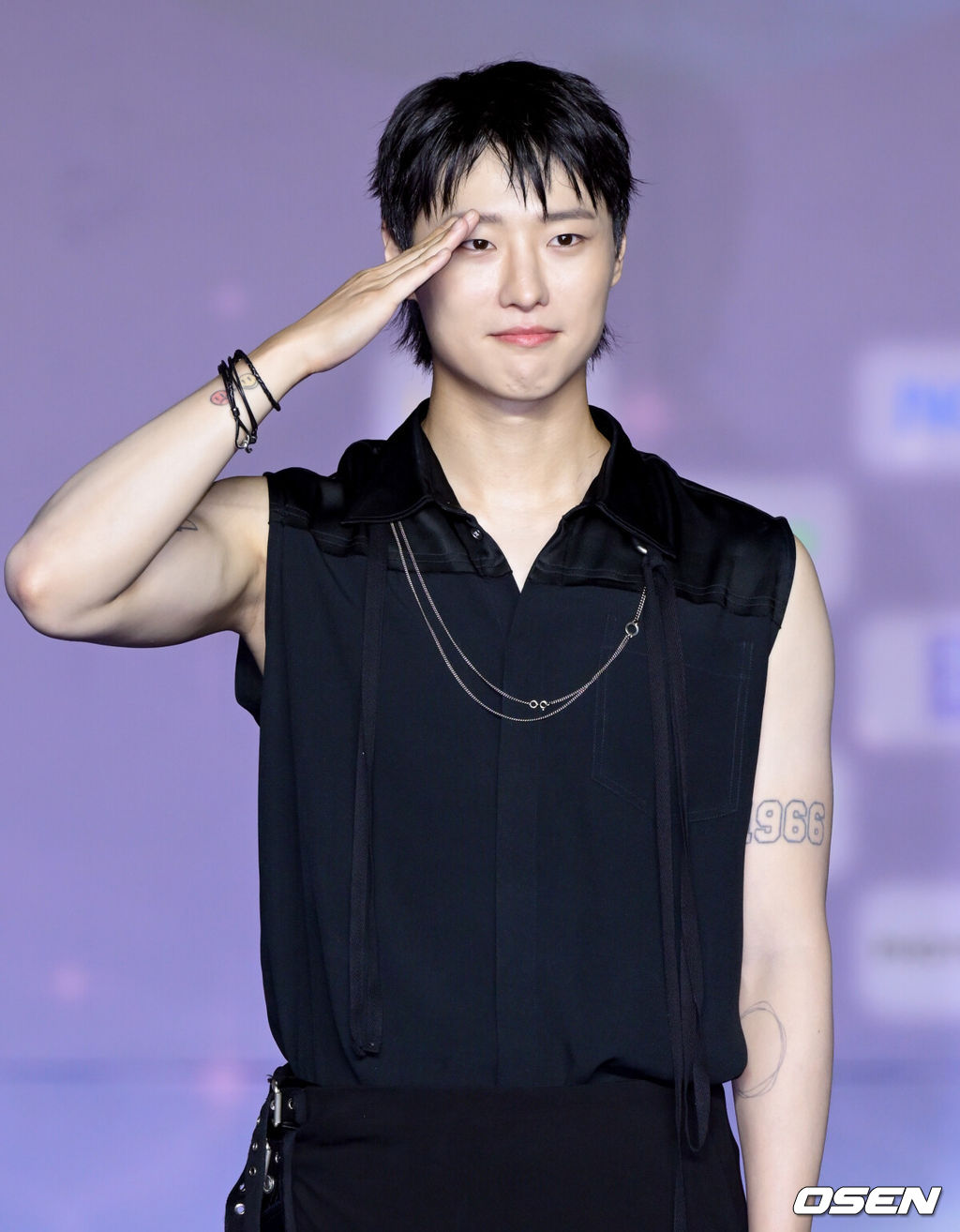 27일 오후 경기도 고양시 일산서구 킨텍스 제1전시장에서 '2025 SBS 가요대전 Summer' 블루카펫 행사가 열렸다.이날 행사에는 NCT 드림, 아이들, 투모로우바이투게더, 스테이씨, 엔하이픈, 아일릿, 베이비몬스터, 킥플립, 하츠투하츠, 키키, 클로즈유어아이즈, 힛지스, 우즈, 베이비돈크라이, 아이딧 등이 출연한다. 우즈가 포즈를 취하고 있다. 2025.07.27 /cej@osen.co.kr