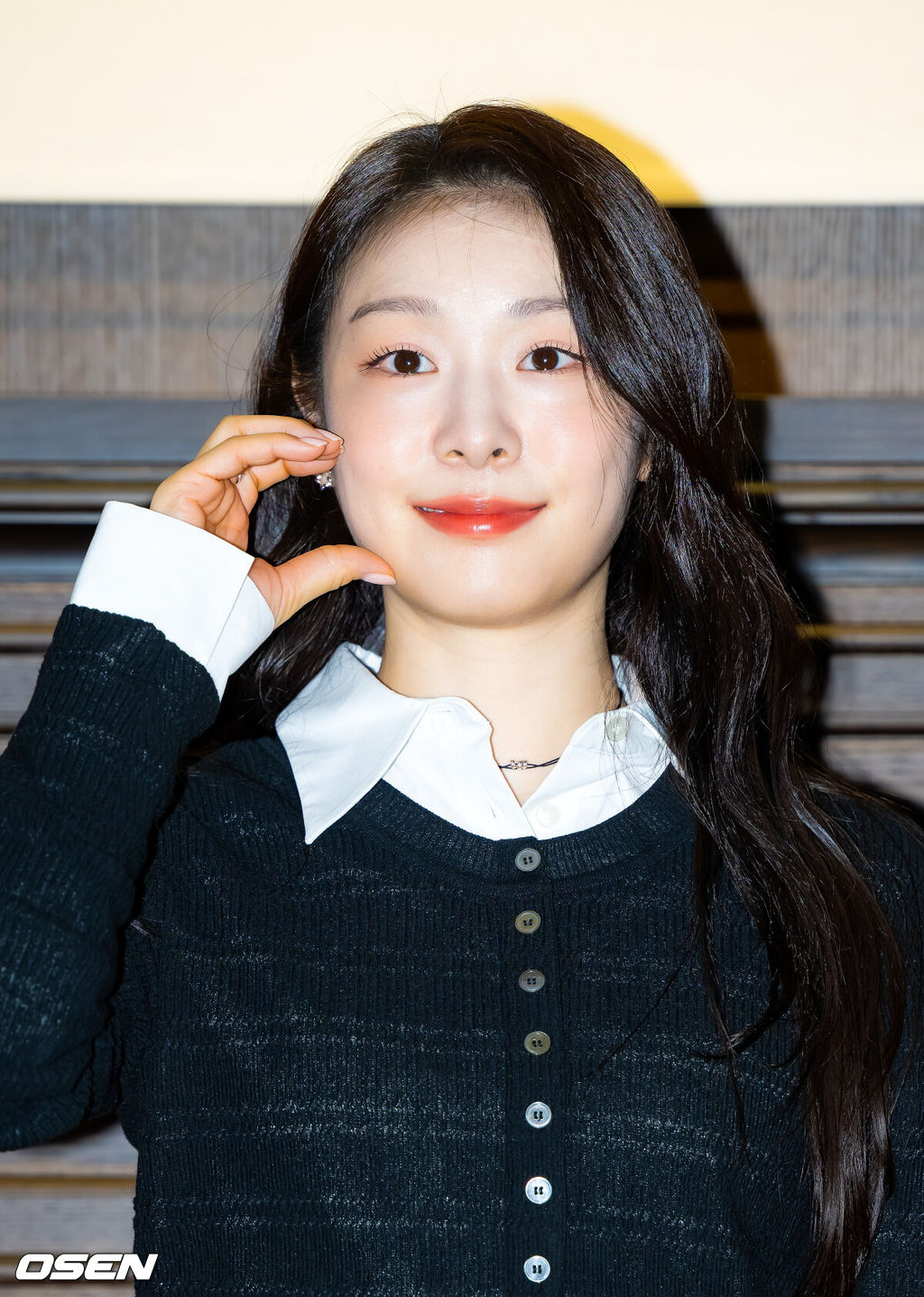 16일 오후 서울 성동구에 위치한 한 스포츠 의류 브랜드 매장에서 포토콜 행사가 열렸다. 이 자리에는 싱어송라이터 겸 화가 마이큐, 야구선수 김혜성, 앰버서더 김연아가 참석했다.김연아가 포즈를 취하고 있다. 2024.10.16 / rumi@osen.co.kr