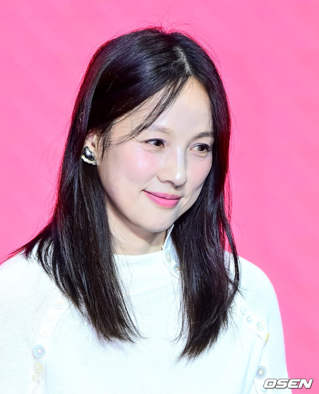 1일 오후 서울 광진구 자양동 풀만 앰버서더 서울 이스트폴에서 쿠팡플레이 예능 '저스트 메이크업' 제작발표회가 열렸다.'저스트 메이크업'은 대한민국을 넘어 세계적으로 K-뷰티를 대표하는 메이크업 아티스트들이 자신만의 색깔로 치열하게 맞붙는 초대형 메이크업 서바이벌으로 오는 10월 3일 첫 방송된다.가수 이효리가 간담회를 하고 있다. 2025.10.01 /jpnews@osen.co.kr