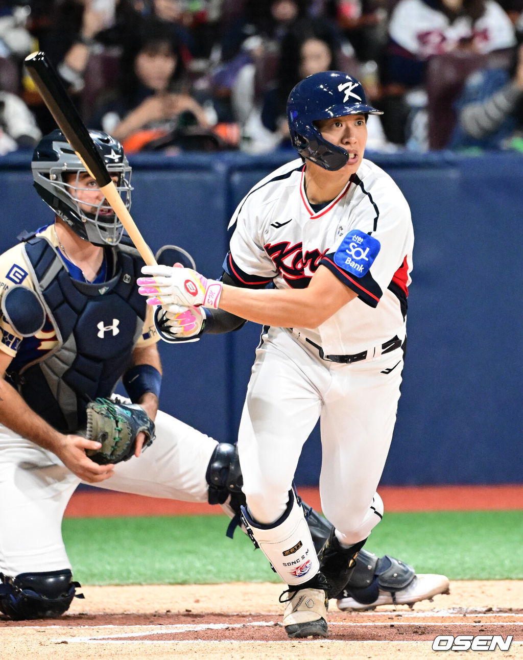 8일 서울 구로구 고척스카이돔에서 ‘2025 NAVER K-BASEBALL SERIES’ 대한민국 야구 대표팀과 체코 야구 대표팀의 경기가 열렸다.한국은 8일과 9일 2025 K-베이스볼 시리즈 체코 대표팀과의 2경기를 시작으로 15일과 16일 양일에 걸쳐 도쿄돔에서 일본 대표팀과 2경기를 치른다. 1회말 1사 3루 한국 송성문이 선제 적시타를 날리고 있다. 2025.11.08 /cej@osen.co.kr