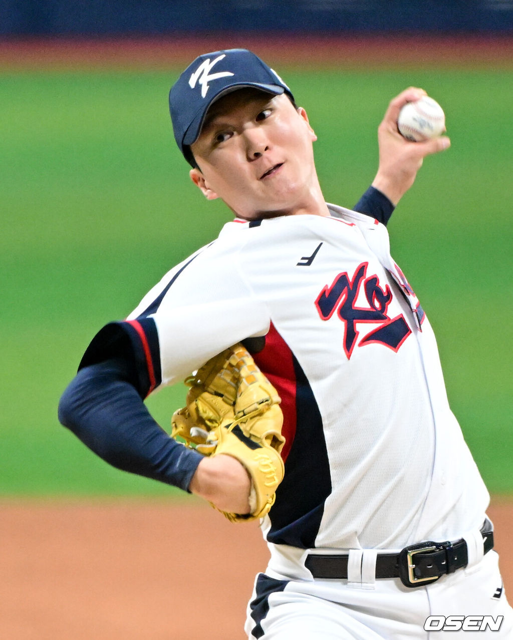 8일 서울 구로구 고척스카이돔에서 ‘2025 NAVER K-BASEBALL SERIES’ 대한민국 야구 대표팀과 체코 야구 대표팀의 경기가 열렸다.한국은 8일과 9일 2025 K-베이스볼 시리즈 체코 대표팀과의 2경기를 시작으로 15일과 16일 양일에 걸쳐 도쿄돔에서 일본 대표팀과 2경기를 치른다. 3회초 한국 김건우가 역투하고 있다. 2025.11.08 /cej@osen.co.kr