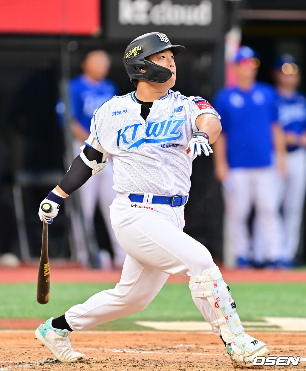 8일 오후 수원 KT위즈파크에서 ‘2025 신한 SOL BANK KBO리그’ KT 위즈와 삼성 라이온즈의 경기가 진행됐다.이날 KT는 소형준을, 삼성은 원태인을 선발투수로 내세웠다.2회말 KT 선두타자 강백호가 동점 솔로홈런을 날리고 있다.   2025.08.08 / soul1014@osen.co.kr