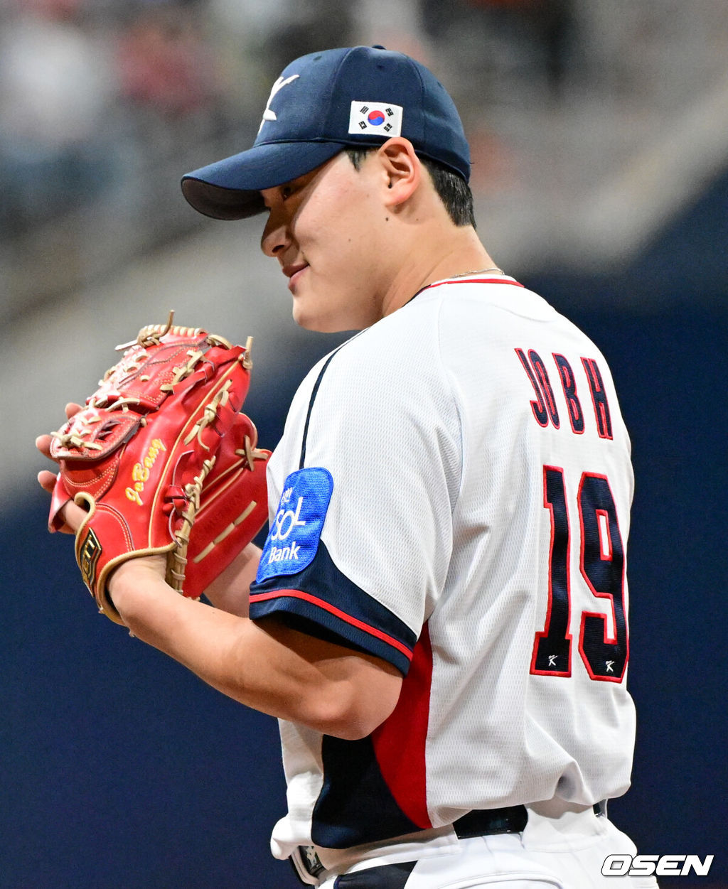 8일 서울 구로구 고척스카이돔에서 ‘2025 NAVER K-BASEBALL SERIES’ 대한민국 야구 대표팀과 체코 야구 대표팀의 경기가 열렸다.한국은 8일과 9일 2025 K-베이스볼 시리즈 체코 대표팀과의 2경기를 시작으로 15일과 16일 양일에 걸쳐 도쿄돔에서 일본 대표팀과 2경기를 치른다. 9회초  한국 조병현이 체코 선두타자를 땅볼로 처리한 뒤 기뻐하고 있다. 2025.11.08 /cej@osen.co.kr