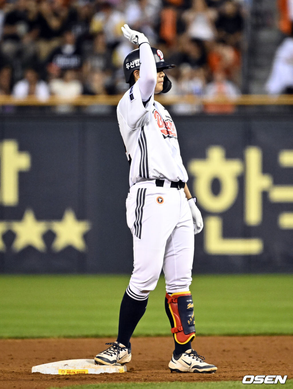 23일 오후 서울 잠실야구장에서 2025 신한 SOL Bank KBO리그 두산 베어스와 한화 이글스의 경기가 열렸다.이날 두산은 최민석, 한화는 황준서를 선발로 내세웠다.6회초 무사 1루 두산 박준순이 좌익선상 2루타를 날린 뒤 세리머니를 하고 있다. 사이클링 히트까지 안타 하나가 남았다. 2025.07.23 /cej@osen.co.kr