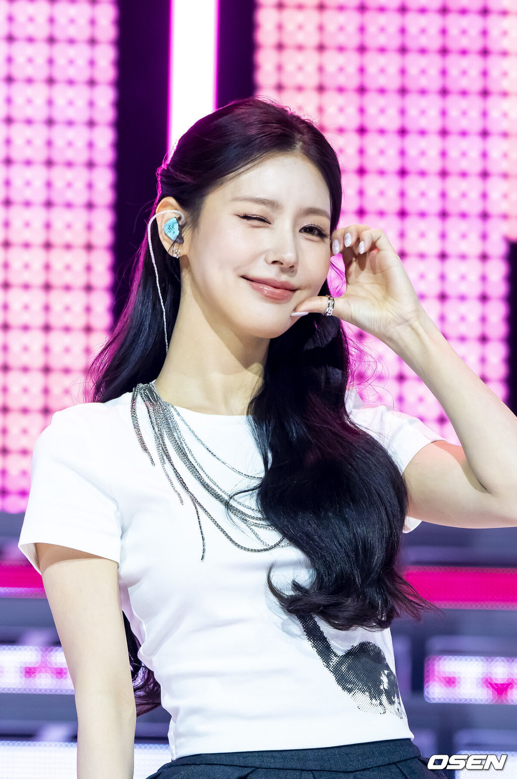 3일 오후 서울 블루스퀘어에서 ‘아이들 미연 미니 2집 'MY, Lover' 발매 기념 미디어 쇼케이스가 진행됐다.2022년 첫 미니 앨범 '마이(MY)' 이후 3년6개월 만에 발매하는 새 앨범이다.아이들 미연이 포즈를 취하고 있다. 2025.11.03 / soul1014@osen.co.kr