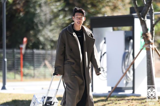 [사진] 천안 축구종합센터 입소하는 손흥민 / 대한축구협회