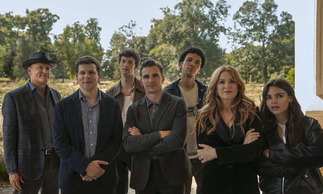 Woody Harrelson as Merrit McKinney, Jesse Eisenberg as Daniel Atlas, Dominic Sessa as Bosco, Dave Franco as Jack Wilder, Justice Smith as Charlie, Isla Fisher as Henley Reeves, and Ariana Greenblatt as June in Now You See Me, Now You Don’t. Photo Credit: Katalin Vermes