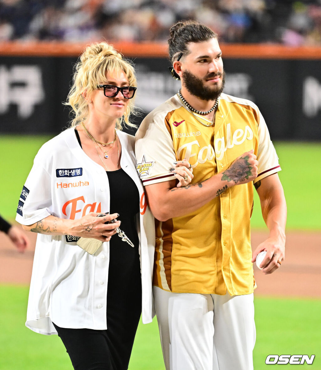 한화 폰세 부부가 즐거운 시간을 보내고 있다. 2025.07.12 / jpnews@osen.co.kr
