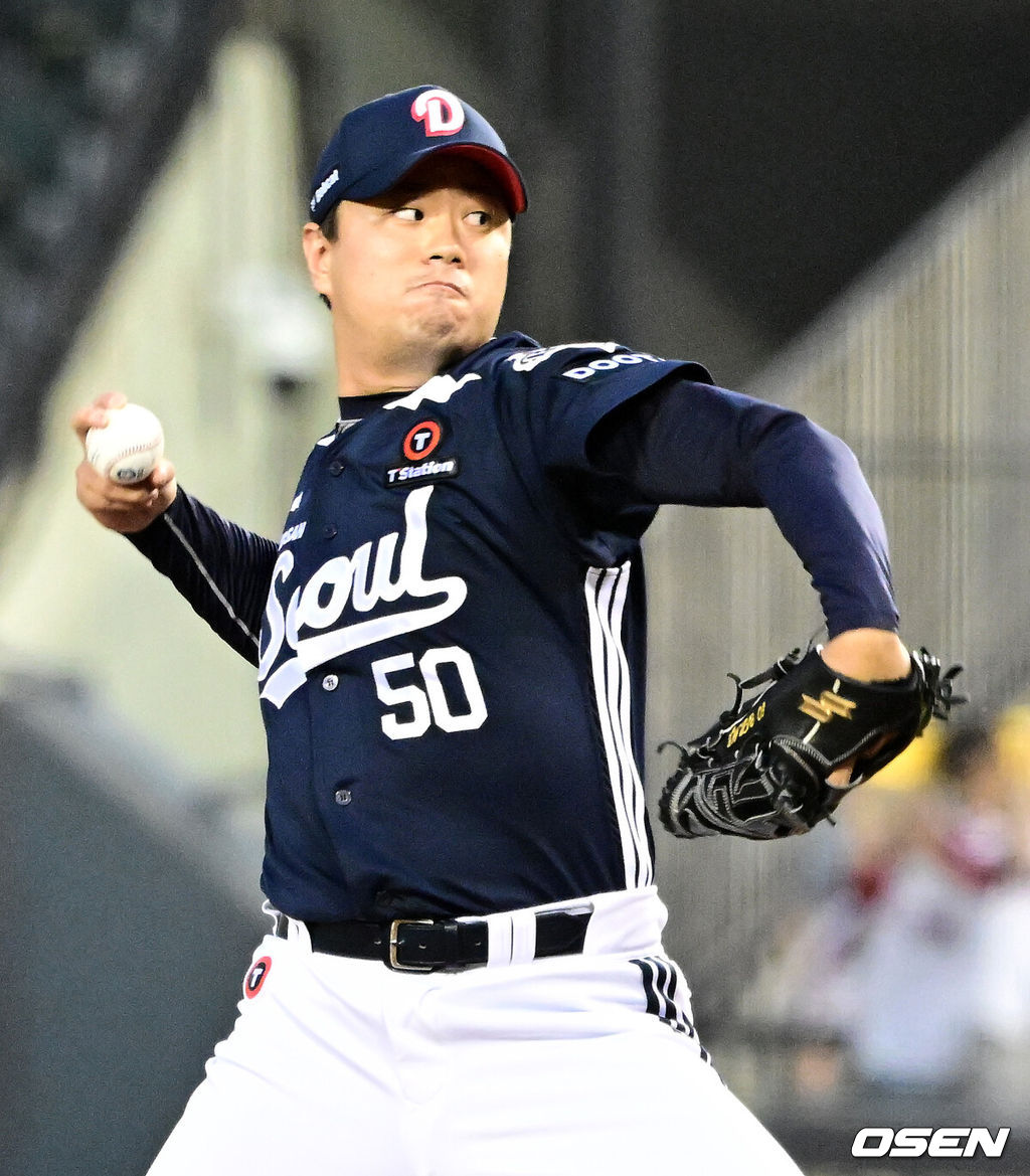 21일 오후 서울 잠실구장에서 ‘2025 신한 SOL Bank KBO리그’ LG 트윈스와 두산 베어스의 경기가 열렸다.LG는 에르난데스, 두산은 곽빈이 선발로 나섰다.8회말 두산 이영하가 역투하고 있다. 2025.06.21 /jpnews@osen.co.kr