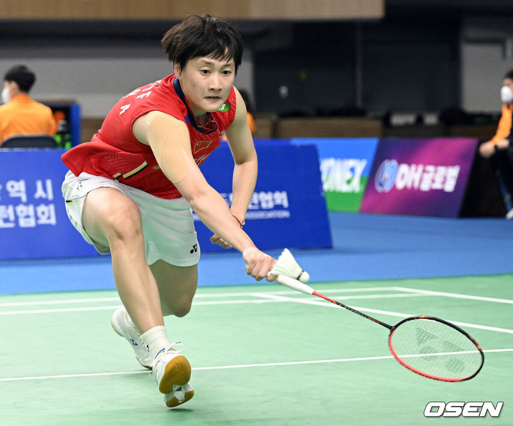 15일 광주광역시 광주여대체육관에서 세계배드민턴연맹(BWF) 슈퍼 300 시리즈 '2022 광주 요넥스 코리아 마스터즈 배드민턴선수권대회(총상금 18만달러)' 여자 단식 8강전이 열렸다.천위페이(중국)가 경기를 펼치고 있다. 2022.04.15 /cej@osen.co.kr