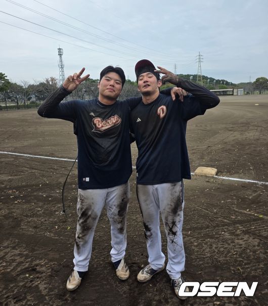 디펜스 데이를 마친 두산 박성재(좌)와 안재석 / backlight@osen.co.kr