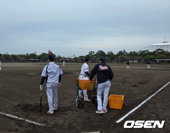 김원형 감독, 손지환 코치, 서예일 코치가 디펜스 데이 훈련을 실시하고 있다 / backlight@osen.co.kr