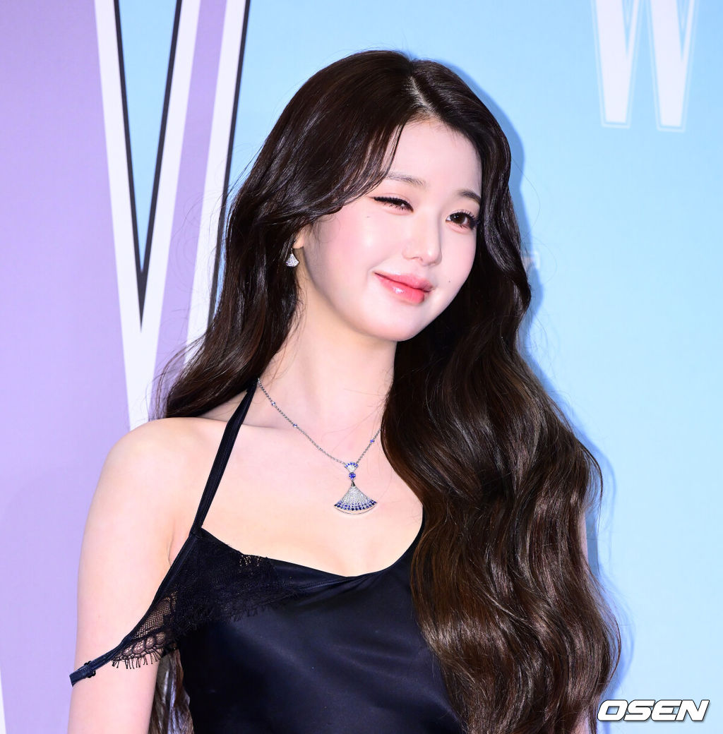 15일 서울 종로구 당주동 포시즌스 호텔 서울에서 더블유 코리아 제20회 유방암 인식 향상 캠페인 자선 포토 행사가 열렸다.이날 TXT 수빈, 고수, 고현정, 공명, 그레이, 김민하, 김세정, 김영광, 김영대, 김지석, 노상현, 노정의, 덱스, 르세라핌(채원, 카즈하), 몬스타엑스(형원, 셔누), 문소리, 바밍타이거, 박규영, 박은빈, 박재범, 변우석, 수현, 스트레이키즈(방찬, 승민), 아이들(미연, 민니, 소연, 슈화, 우기), 아이브 레이, 안유진, 장원영, 아일릿(윤아, 모카, 민주, 원희, 이로하), 에스파(카리나, 윈터, 지젤, 닝닝), 엔믹스(해원, 설윤), 엔하이픈(성훈, 제이크), 엔하이픈(정원), 엘리스, 올데이프로젝트(애니, 타잔, 베일리, 영서, 우찬), 우원재, 원지안, 이동휘, 이민호, 이수지, 이수혁, 이영애, 이유미, 이준혁, 이준호, 이채민, 임수정, 임지연, 있지(예지, 유나), 장윤주, 전소니, 전소미, 전여빈, 정려원, 정해인, 조유리, 추영우, 코드쿤스트, 크리스탈, 키키(지유, 이솔, 수이, 하음, 키야), 태양, 하정우, 화사, 효연 등이 참석했다.아이브 장원영이 포즈를 취하고 있다. 2025.10.14. /jpnews@osen.co.kr