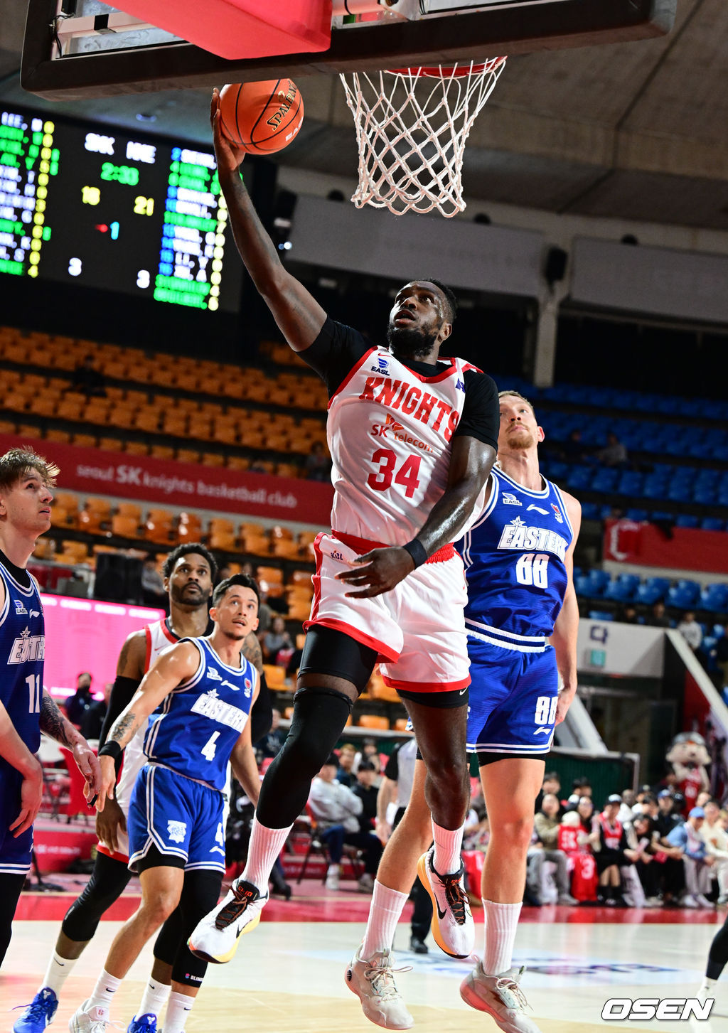 2025-2026 동아시아 슈퍼리그 (EASL) 서울 SK 와 홍콩 이스턴의 경기가 열렸다.SK는 1패를 안고 있고, 홍콩 이스턴은 EASL 시즌 첫 경기다.1쿼터 SK 워니가 슛을 성공하고 있다. 2025.11.12 /cej@osen.co.kr