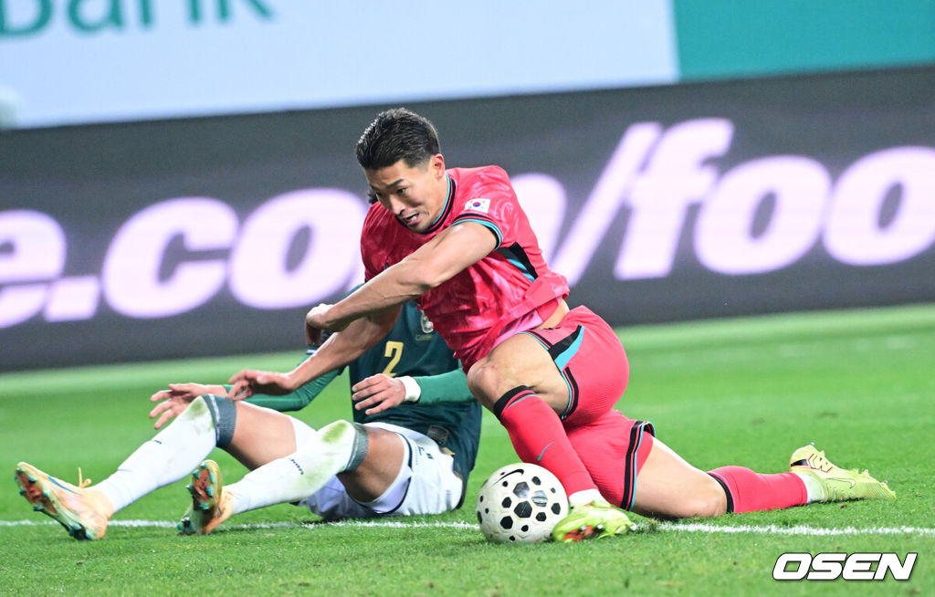 14일 오후 대전월드컵경기장에서 대한민국과 볼리비아의 축구 국가대표팀 평가전이 열렸다.홍명보호는 내년 6월 열리는 2026 국제축구협회(FIFA) 북중미월드컵을 앞두고 월드컵 남미 예선에서 7위를 거두며 플레이오프에 진출한 볼리비아를 상대로 본선에서의 경쟁력을 시험할 기회를 갖는다.후반 한국 조규성이 팀 두번째 골을 작렬시키고 있다. 2025.11.14 / dreamer@osen.co.kr