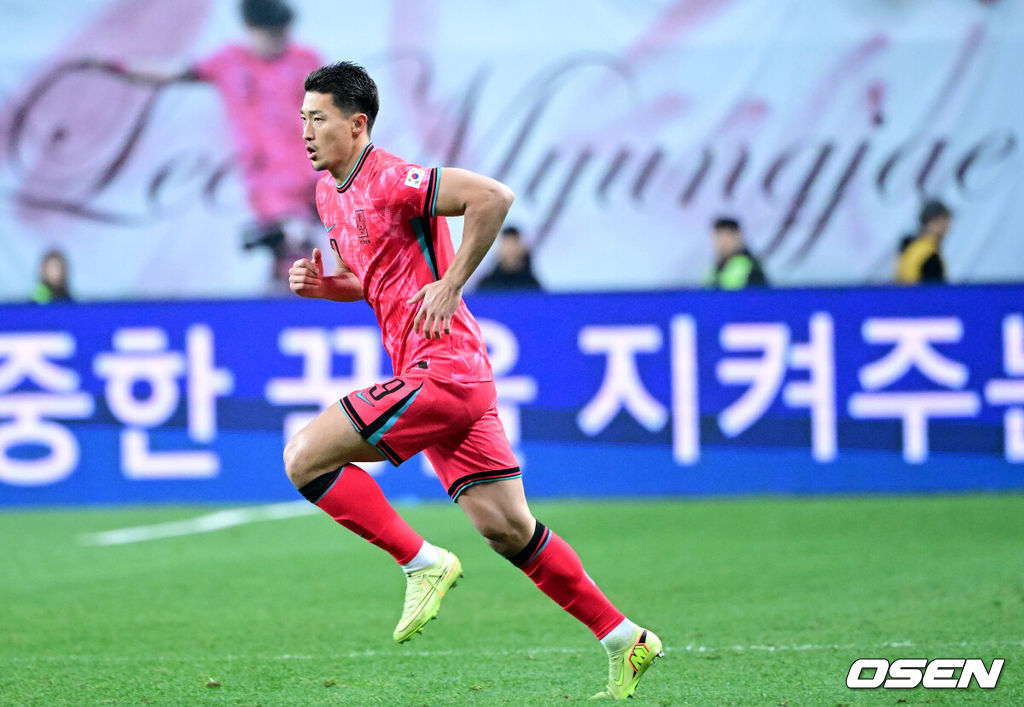 14일 오후 대전월드컵경기장에서 대한민국과 볼리비아의 축구 국가대표팀 평가전이 열렸다.홍명보호는 내년 6월 열리는 2026 국제축구협회(FIFA) 북중미월드컵을 앞두고 월드컵 남미 예선에서 7위를 거두며 플레이오프에 진출한 볼리비아를 상대로 본선에서의 경쟁력을 시험할 기회를 갖는다.후반 한국 조규성이 교체 투입 되고 있다. 2025.11.14 / dreamer@osen.co.kr