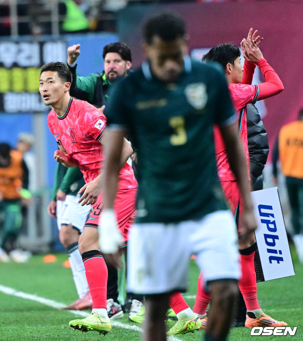 14일 오후 대전월드컵경기장에서 대한민국과 볼리비아의 축구 국가대표팀 평가전이 열렸다.홍명보호는 내년 6월 열리는 2026 국제축구협회(FIFA) 북중미월드컵을 앞두고 월드컵 남미 예선에서 7위를 거두며 플레이오프에 진출한 볼리비아를 상대로 본선에서의 경쟁력을 시험할 기회를 갖는다.후반 한국 조규성이 교체 투입 되고 있다. 2025.11.14 / dreamer@osen.co.kr