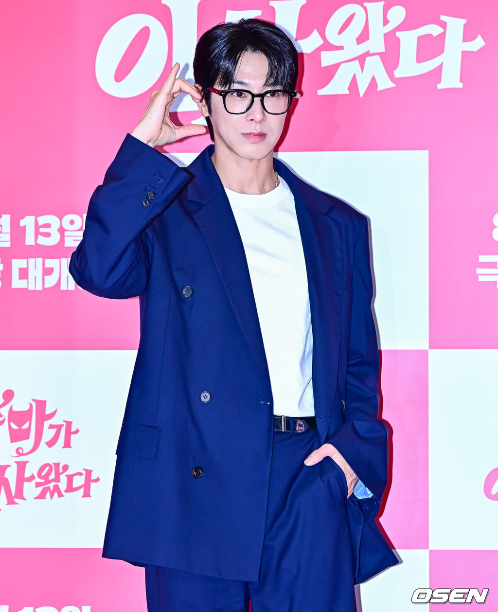 7일 오후 서울 용산구 CGV용산아이파크몰에서 영화 '악마가 이사왔다' 시사회 포토월 행사가 열렸다.<br /><br />‘악마가 이사왔다’는 새벽마다 악마로 깨어나는 선지(임윤아)를 감시하는 기상천외한 아르바이트에 휘말린 청년 백수 길구(안보현)의 고군분투를 담은 악마 들린 코미디다 영화다. <br /><br />가수 유노윤호가 포즈를 취하고 있다. 2025.08.07 / jpnews@osen.co.kr