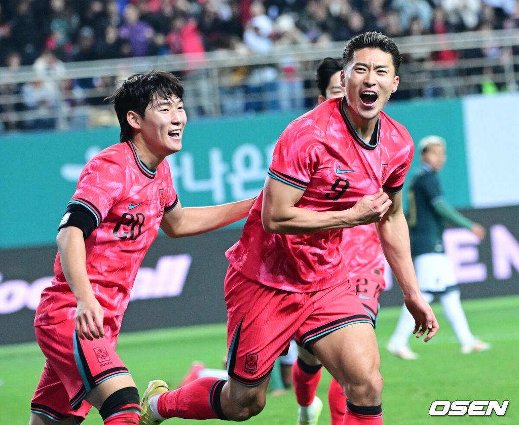 1년 8개월 만에 대표팀으로 돌아온 조규성이 골맛을 봤다. 손흥민도 프리킥 득점으로 한국을 승리로 이끌었다.홍명보 감독이 이끄는 한국축구대표팀(FIFA 랭킹 22위)은 14일 대전월드컵경기장에서 볼리비아(76위)와 11월 A매치 1차전을 치러 2-0으로 승리했다. 후반 막판 한국 조규성이 팀 두번째 골을 작렬시킨 뒤 환호하고 있다. 2025.11.14 / dreamer@osen.co.kr