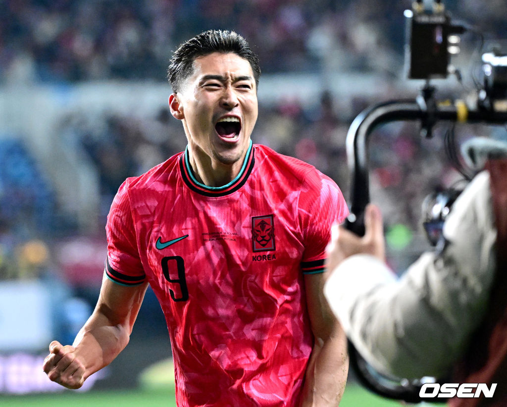 1년 8개월 만에 대표팀으로 돌아온 조규성이 골맛을 봤다. 손흥민도 프리킥 득점으로 한국을 승리로 이끌었다.홍명보 감독이 이끄는 한국축구대표팀(FIFA 랭킹 22위)은 14일 대전월드컵경기장에서 볼리비아(76위)와 11월 A매치 1차전을 치러 2-0으로 승리했다. 후반 막판 한국 조규성이 팀 두번째 골을 작렬시킨 뒤 환호하고 있다. 2025.11.14 / dreamer@osen.co.kr