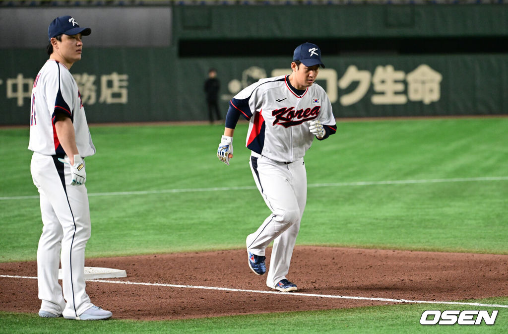 류지현 감독이 이끄는 대한민국 야구 대표팀이 14일 일본 도쿄돔에서 월드베이스볼클래식(WBC) 대비 한일 평가전을 앞두고 훈련을 가졌다. 한국 대표팀은 14일일 훈련을 하고 15일과 16일 일본과 두 차례 평가전을 치른다.최재훈이 훈련을 하고 있다. 2025.11.14 /cej@osen.co.kr