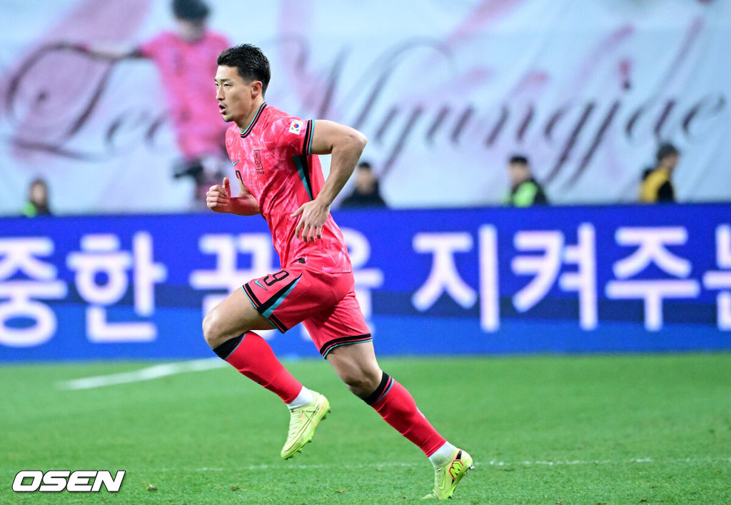 14일 오후 대전월드컵경기장에서 대한민국과 볼리비아의 축구 국가대표팀 평가전이 열렸다.홍명보호는 내년 6월 열리는 2026 국제축구협회(FIFA) 북중미월드컵을 앞두고 월드컵 남미 예선에서 7위를 거두며 플레이오프에 진출한 볼리비아를 상대로 본선에서의 경쟁력을 시험할 기회를 갖는다.후반 한국 조규성이 교체 투입 되고 있다. 2025.11.14 / dreamer@osen.co.kr