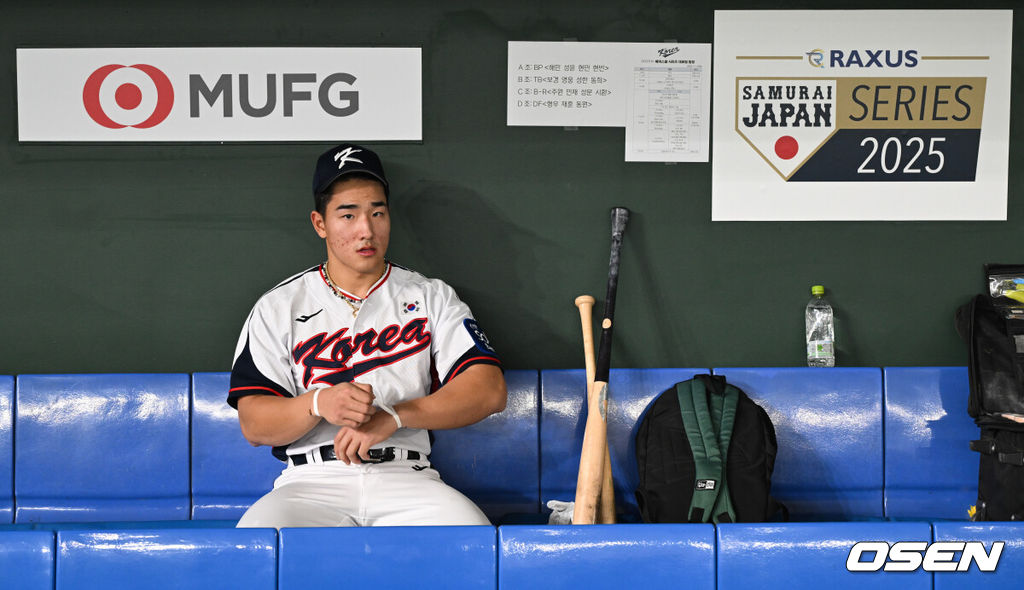 류지현 감독이 이끄는 대한민국 야구 대표팀이 14일 일본 도쿄돔에서 월드베이스볼클래식(WBC) 대비 한일 평가전을 앞두고 훈련을 가졌다. 한국 대표팀은 14일일 훈련을 하고 15일과 16일 일본과 두 차례 평가전을 치른다.안현민이 훈련을 준비하고 있다. 2025.11.14 /cej@osen.co.kr