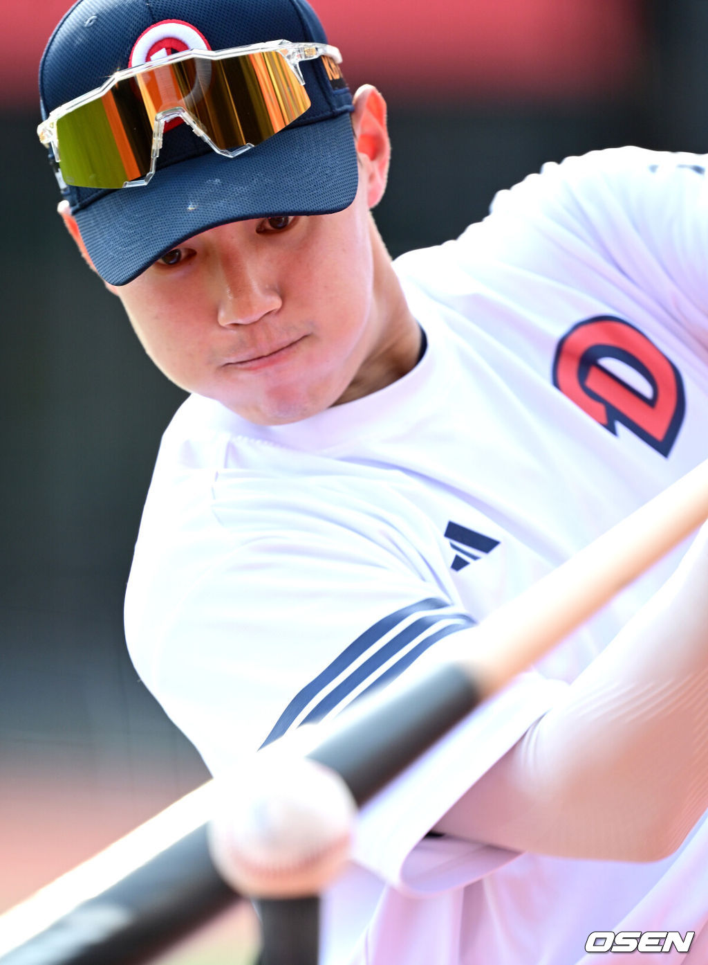 26일 오후 경기도 수원 KT위즈파크에서 ‘2025 신한 SOL Bank KBO리그’ KT 위즈와 두산 베어스의 경기가 열린다.홈팀 KT는 소형준, 방문팀 두산은 최승용을 선발로 내세운다.경기를 앞두고 두산 박준영이 타격 훈련을 펼치고 있다. 2025.03.26 / dreamer@osen.co.kr
