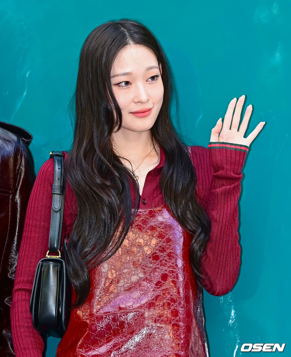 2일 서울 강남구 청담동 구찌 청담 플래그십 스토어에서 구찌 오스테리아 서울 이전·리뉴얼 오픈 기념 행사가 열렸다.이날 가수 올데이 프로젝트, 미야오 나린, 스트레이 키즈 리노, 박재범, 배우 박규영, 이영애, 이정재가 참석했다.가수 올데이 프로젝트 애니가 포토타임을 가지고 있다. 2025.09.02 /jpnews@osen.co.kr