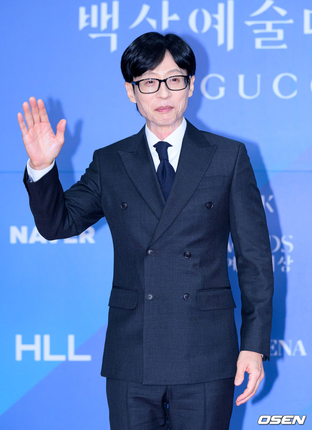 5일 오후 서울 강남구 코엑스 D홀에서 ‘제61회 백상예술대상 with 구찌’ 레드카펫 행사가 열렸다.방송·영화·연극을 아우르는 국내 유일무이 종합 예술 시상식 ‘제61회 백상예술대상 with 구찌’는 JTBC·JTBC2·JTBC4에서 동시 생중계, 프리즘·네이버TV·치지직에서 디지털 생중계된다.방송인 유재석이 레드카펫을 밟고 있다. 2025.05.05 /sunday@osen.co.kr