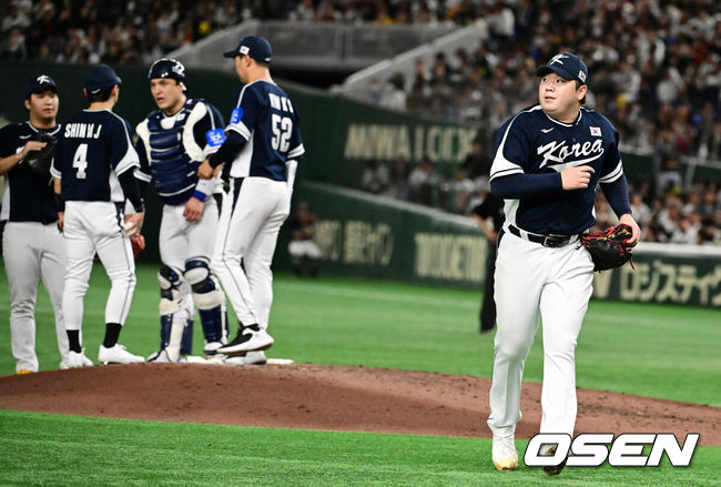 [OSEN=도쿄(일본), 조은정 기자]15일 일본 도쿄돔에서 ‘2025 NAVER K-BASEBALL SERIES’ 대한민국과 일본의 1차전 경기가 열렸다.한국은 곽빈, 일본은 소타니 류헤이를 선발투수로 내세웠다.4회말 2사 2,3루에서 대한민국 이로운이 일본 니시카와에게 동점 2타점 적시 2루타를 허용하며 교체되고 있다. 2025.11.15. /cej@osen.co.kr