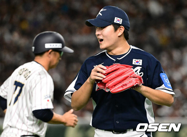 [OSEN=도쿄(일본), 조은정 기자]15일 일본 도쿄돔에서 ‘2025 NAVER K-BASEBALL SERIES’ 대한민국과 일본의 1차전 경기가 열렸다.한국은 곽빈, 일본은 소타니 류헤이를 선발투수로 내세웠다.4회말 2사 만루에서 대한민국 김택연이 일본 오카바야시를 2루땅볼로 처리하며 더그아웃으로 향하고 있다. 2025.11.15. /cej@osen.co.kr