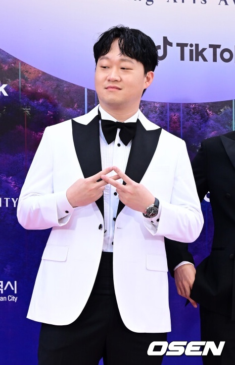 28일 오후 인천 중구 운서동 파라다이스시티에서 제59회 백상예술대상이 열렸다.개그맨 피식대학 정재형, 김민수, 이용주가 레드카펫을 밟고 있다. 2023.04.28 /jpnews@osen.co.kr