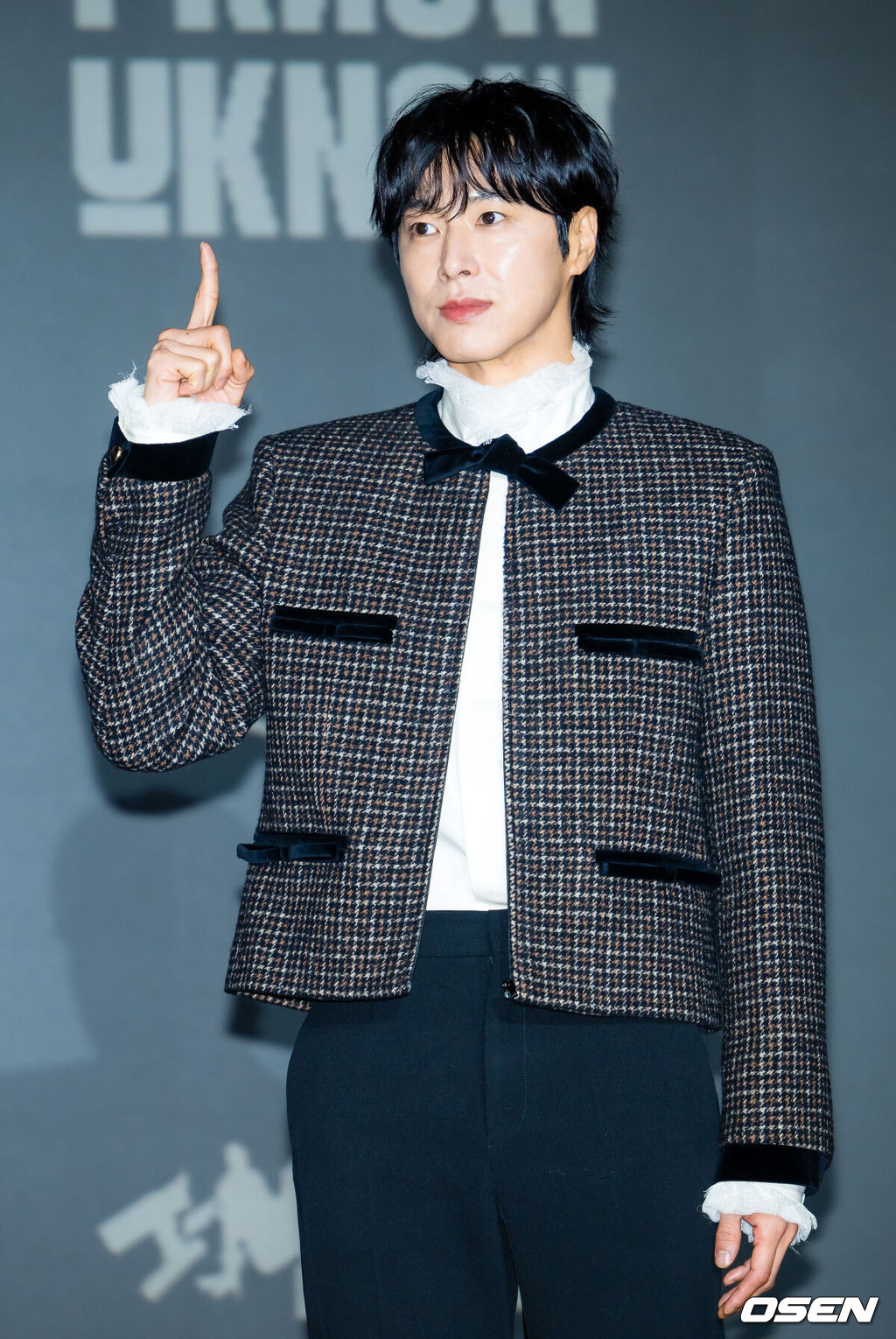 5일 오후 서울 송파구 신천동 소피텔 앰배서더 서울 호텔에서 유노윤호 정규 1집 ‘I-KNOW’ 발매 기념 기자간담회가 열렸다.올해 데뷔 22주년을 맞는 1.5세대 K-팝 그룹의 대표주자인 한류듀오 '동방신기'(TVXQ) 유노윤호가 5일 오후 첫 정규 앨범 '아이-노우(I-KNOW)'를 발매한다. 이번 앨범은 더블 타이틀곡 '스트레치(Stretch)'와 '보디 랭귀지(Body Language)'를 포함한 열 곡이 실렸다.유노윤호가 포토타임을 갖고 있다. 2025.11.05 /rumi@osen.co.kr