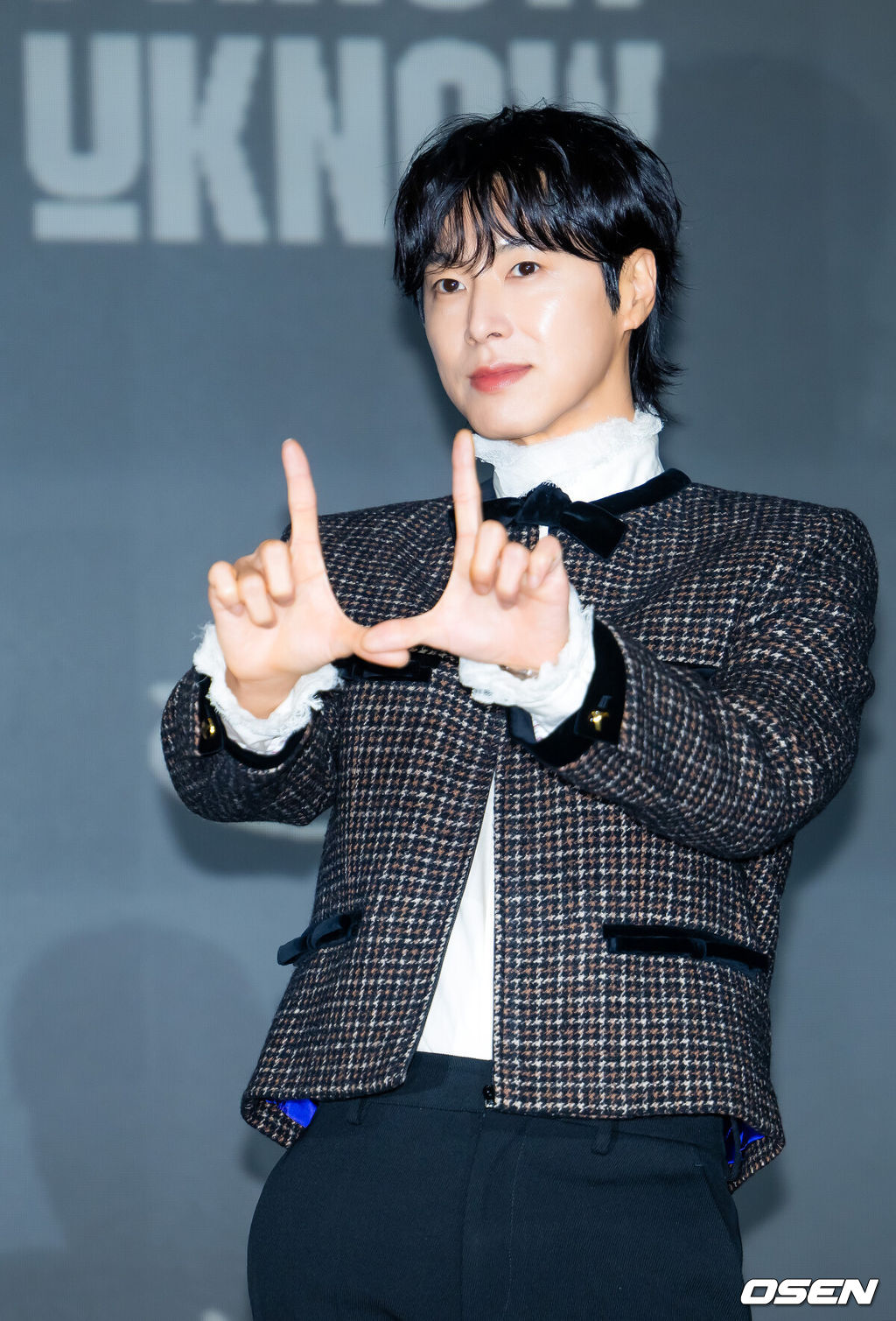 5일 오후 서울 송파구 신천동 소피텔 앰배서더 서울 호텔에서 유노윤호 정규 1집 ‘I-KNOW’ 발매 기념 기자간담회가 열렸다.올해 데뷔 22주년을 맞는 1.5세대 K-팝 그룹의 대표주자인 한류듀오 '동방신기'(TVXQ) 유노윤호가 5일 오후 첫 정규 앨범 '아이-노우(I-KNOW)'를 발매한다. 이번 앨범은 더블 타이틀곡 '스트레치(Stretch)'와 '보디 랭귀지(Body Language)'를 포함한 열 곡이 실렸다.유노윤호가 포토타임을 갖고 있다. 2025.11.05 /rumi@osen.co.kr