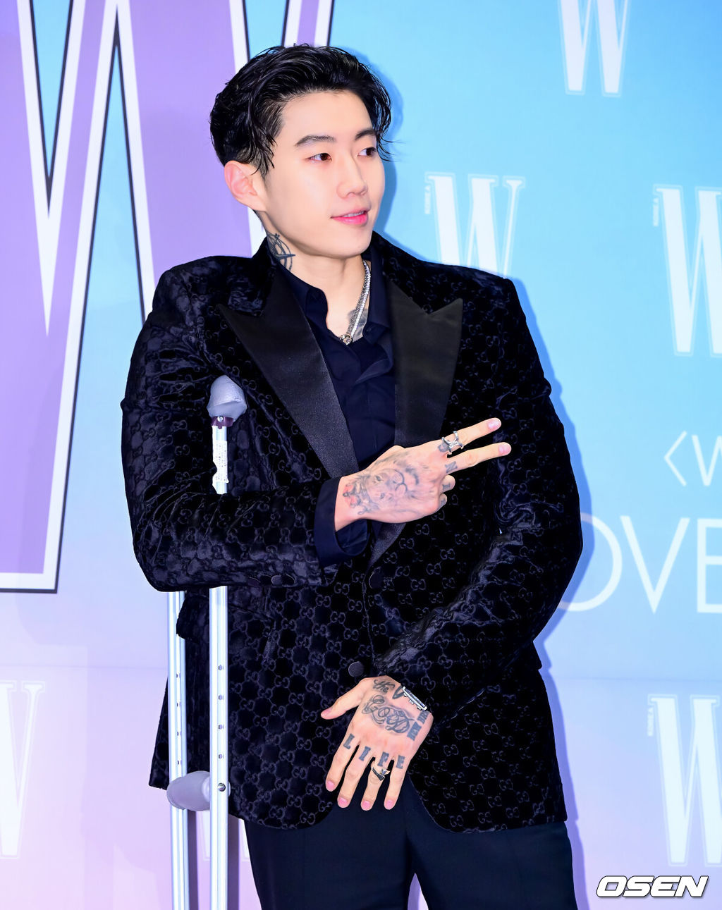 15일 서울 종로구 당주동 포시즌스 호텔 서울에서 더블유 코리아 제20회 유방암 인식 향상 캠페인 자선 포토 행사가 열렸다.이날 TXT 수빈, 고수, 고현정, 공명, 그레이, 김민하, 김세정, 김영광, 김영대, 김지석, 노상현, 노정의, 덱스, 르세라핌(채원, 카즈하), 몬스타엑스(형원, 셔누), 문소리, 바밍타이거, 박규영, 박은빈, 박재범, 방탄소년단 RM, 제이홉, 뷔, 변우석, 수현, 스트레이키즈(방찬, 승민), 아이들(미연, 민니, 소연, 슈화, 우기), 아이브 레이, 안유진, 장원영, 아일릿(윤아, 모카, 민주, 원희, 이로하), 에스파(카리나, 윈터, 지젤, 닝닝), 엔믹스(해원, 설윤), 엔하이픈(성훈, 제이크), 엔하이픈(정원), 엘리스, 올데이프로젝트(애니, 타잔, 베일리, 영서, 우찬), 우원재, 원지안, 이동휘, 이민호, 이수지, 이수혁, 이영애, 이유미, 이준혁, 이준호, 이채민, 임수정, 임지연, 있지(예지, 유나), 장윤주, 전소니, 전소미, 전여빈, 정려원, 정해인, 조유리, 추영우, 코드쿤스트, 크리스탈, 키키(지유, 이솔, 수이, 하음, 키야), 태양, 하정우, 화사, 효연 등이 참석했다.박재범이 포즈를 취하고 있다. 2025.10.15. /jpnews@osen.co.kr