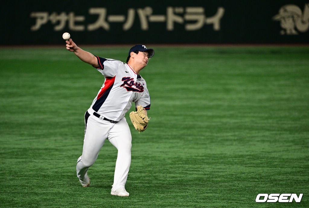 류지현 감독이 이끄는 대한민국 야구 대표팀이 14일 일본 도쿄돔에서 월드베이스볼클래식(WBC) 대비 한일 평가전을 앞두고 훈련을 가졌다. 한국 대표팀은 14일일 훈련을 하고 15일과 16일 일본과 두 차례 평가전을 치른다.김서현이 훈련을 하고 있다. 2025.11.14 /cej@osen.co.kr