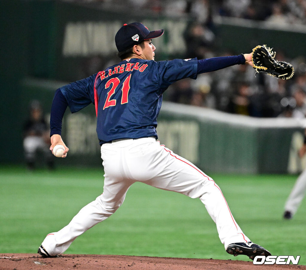 16일 오후 일본 도쿄돔에서  ‘2025 NAVER K-BASEBALL SERIES’ 대한민국과 일본의 2차전 경기가 열렸다.한국은 정우주, 일본은 카네마루 유메토를 선발투수로 내세웠다.1회말 무사에서 일본 선발투수 카네마루 유메토가 역투하고 있다. 2025.11.16 /cej@osen.co.kr